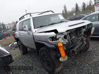 2007 Toyota FJ Cruiser with VIN JTEBU11F570032163, listed as a IAAI auction lot 41999403 with 179,064 mi miles. Bid and sale history available at carsss.com. Image 1.