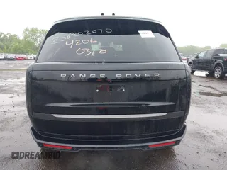 2024 Land Rover Range Rover SE z VIN SALKP9E96RA092327, wystawiony jako IAAI lot #42336138 z przebiegiem 41 600 mil mil oraz . Historia ofert i sprzedaży dostępna na DreamBid. Obrazek 17.