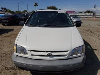 2000 Toyota Sienna LE with VIN 4T3ZF13C2YU254124, listed as a Copart auction lot 52034205 with 178,072 mi miles and Clean Title. Bid and sale history available at carsss.com. Image 5.