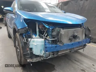 2018 Toyota RAV4 XLE z VIN JTMWFREVXJJ735226, wystawiony jako IAAI lot #42131520 z przebiegiem 121 663 mil mil oraz . Historia ofert i sprzedaży dostępna na DreamBid. Obrazek 6.