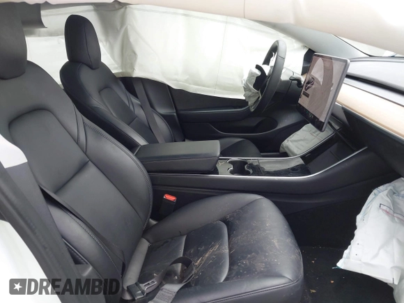 2020 Tesla Model 3 Standard Range Plus z VIN 5YJ3E1EA3LF590450, wystawiony jako IAAI lot #42026296 z przebiegiem 68 242 mil mil oraz . Historia ofert i sprzedaży dostępna na DreamBid. Obrazek 5.