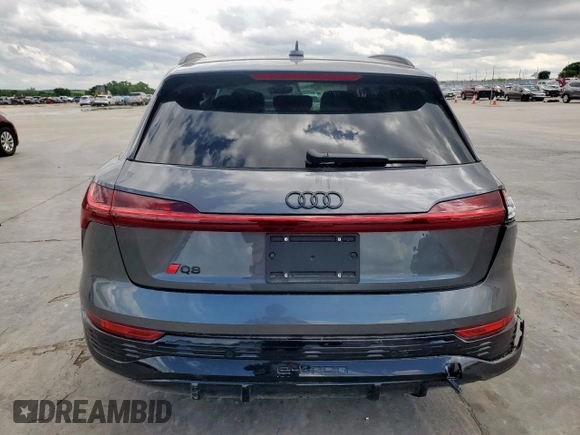 2024 Audi Q8 e-tron z VIN WA16AAGE5RB048734, wystawiony jako Copart lot #54393075 z przebiegiem Nie podano mil oraz Szkoda całkowita • Salvage title. Historia ofert i sprzedaży dostępna na DreamBid. Obrazek 6.