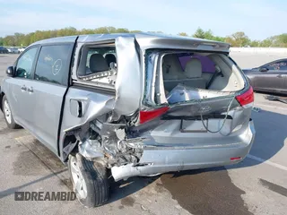 2013 Toyota Sienna L z VIN 5TDZK3DC2DS321418, wystawiony jako IAAI lot #42095972 z przebiegiem 189 688 mil mil oraz . Historia ofert i sprzedaży dostępna na DreamBid. Obrazek 6.