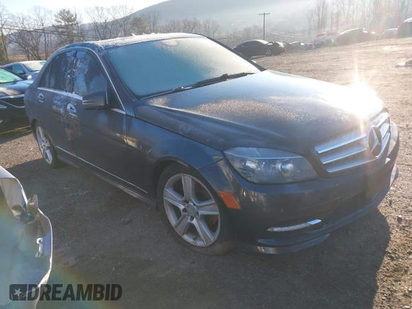 2011 Mercedes-Benz C 300 Sport z VIN WDDGF8BB9BR139784, wystawiony jako IAAI lot #41220260 z przebiegiem Nie podano mil oraz . Historia ofert i sprzedaży dostępna na DreamBid. Obrazek 1.