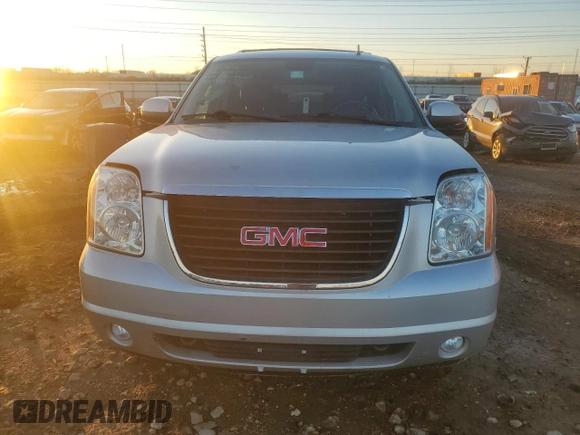 2013 GMC Yukon XL SLT with VIN 1GKS2KE76DR330896, listed as a Copart auction lot 81113974 with 105,075 mi miles and Salvage Title. Bid and sale history available at carsss.com. Image 5.