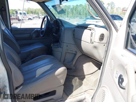 2005 Chevrolet Astro with VIN 1GNDM19X15B125037, listed as a IAAI auction lot 42027571 with 260,176 mi miles. Bid and sale history available at carsss.com. Image 5.