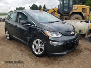 2020 Chevrolet Bolt EV LT z VIN 1G1FY6S0XL4104973, wystawiony jako Copart lot #64164424 z przebiegiem 77 341 mil mil oraz Szkody całkowita. Historia ofert i sprzedaży dostępna na DreamBid. Obrazek 4.