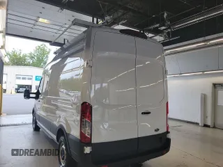 2023 Ford Transit Cargo с VIN 1FTBR1X89PKA75830, выставлен на аукционе IAAI как лот 42907933 с пробегом 17 668 миль миль и . История ставок и продаж доступна на DreamBid. Изображение 9.