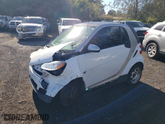 2012 Smart fortwo Pure z VIN WMEEJ3BA1CK577558, wystawiony jako Copart lot #39598584 z przebiegiem Nie podano mil oraz Szkody całkowita. Historia ofert i sprzedaży dostępna na DreamBid. Obrazek 1.