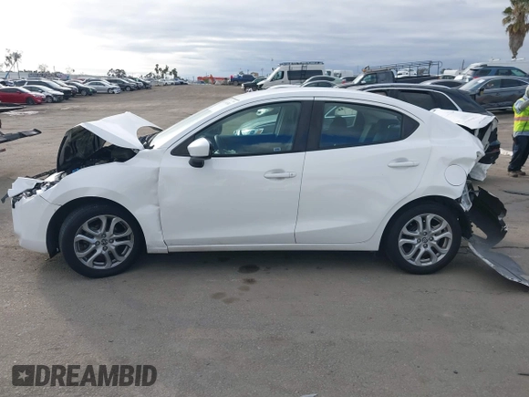2016 Scion iA z VIN 3MYDLBZV9GY139080, wystawiony jako IAAI lot #41494384 z przebiegiem 106 092 mil mil oraz . Historia ofert i sprzedaży dostępna na DreamBid. Obrazek 14.