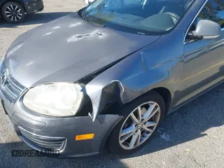 2005 Volkswagen Jetta 2.5L с VIN 3VWRG71K75M639246, выставлен на аукционе IAAI как лот 41937562 с пробегом 139 321 миль миль и . История ставок и продаж доступна на DreamBid. Изображение 6.