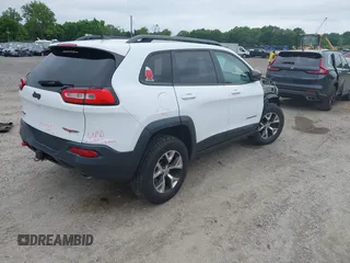 2014 Jeep Cherokee Trailhawk z VIN 1C4PJMBS4EW210719, wystawiony jako IAAI lot #42461733 z przebiegiem 134 096 mil mil oraz . Historia ofert i sprzedaży dostępna na DreamBid. Obrazek 4.