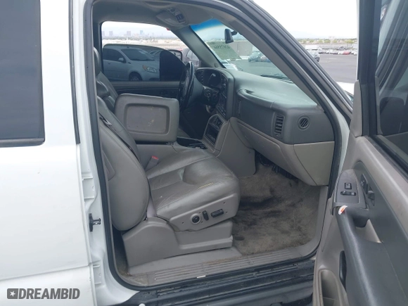 2003 Chevrolet Tahoe Z71 with VIN 1GNEK13Z03R240494, listed as a IAAI auction lot 42075566 with 203,398 mi miles. Bid and sale history available at carsss.com. Image 5.