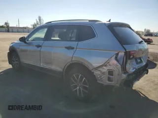2020 Volkswagen Tiguan SE z VIN 3VV3B7AX8LM036808, wystawiony jako Copart lot #42124825 z przebiegiem 116 297 mil mil oraz Nie do naprawy. Historia ofert i sprzedaży dostępna na DreamBid. Obrazek 2.