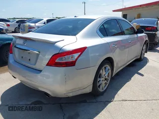 2011 Nissan Maxima SV z VIN 1N4AA5AP0BC822881, wystawiony jako IAAI lot #42394767 z przebiegiem 173 599 mil mil oraz . Historia ofert i sprzedaży dostępna na DreamBid. Obrazek 4.