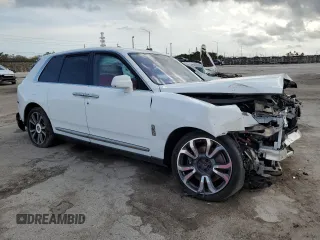 2022 Rolls-Royce Cullinan z VIN SLATV4C09NU210833, wystawiony jako Copart lot #86283314 z przebiegiem 6 301 mil mil oraz Nie do naprawy • Non repairable. Historia ofert i sprzedaży dostępna na DreamBid. Obrazek 4.
