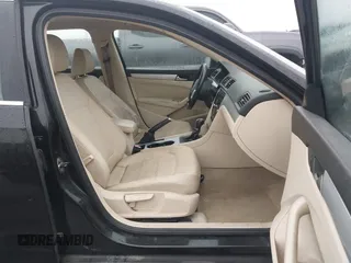 2013 Volkswagen Passat SE с VIN 1VWBH7A33DC052582, выставлен на аукционе IAAI как лот 41431178 с пробегом 127 072 миль миль и . История ставок и продаж доступна на DreamBid. Изображение 5.