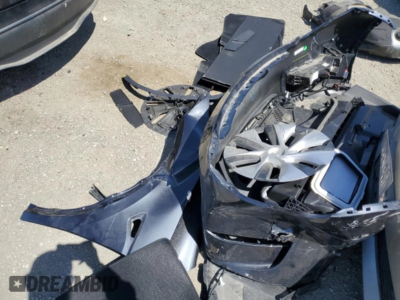 2024 Tesla Model Y Long Range z VIN 7SAYGDEE6RF032348, wystawiony jako Copart lot #58158355 z przebiegiem Nie podano mil oraz Szkoda całkowita • Salvage title. Historia ofert i sprzedaży dostępna na DreamBid. Obrazek 13.