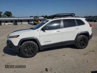 2016 Jeep Cherokee Trailhawk z VIN 1C4PJMBS4GW323167, wystawiony jako Copart lot #57040685 z przebiegiem 126 324 mil mil oraz Szkoda całkowita • Salvage title. Historia ofert i sprzedaży dostępna na DreamBid. Obrazek 1.
