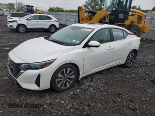 2024 Nissan Sentra SV z VIN 3N1AB8CVXRY383360, wystawiony jako Copart lot #59179315 z przebiegiem 7 791 mil mil oraz Szkoda całkowita • Salvage title. Historia ofert i sprzedaży dostępna na DreamBid. Obrazek 1.