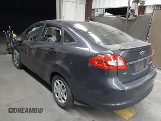 2013 Ford Fiesta SE z VIN 3FADP4BJ1DM186232, wystawiony jako IAAI lot #42304613 z przebiegiem 105 919 mil mil oraz . Historia ofert i sprzedaży dostępna na DreamBid. Obrazek 3.