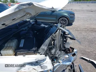 2007 Chevrolet Silverado 1500HD LS z VIN 1GCGK13UX7F199725, wystawiony jako IAAI lot #42098940 z przebiegiem Nie podano mil oraz . Historia ofert i sprzedaży dostępna na DreamBid. Obrazek 17.