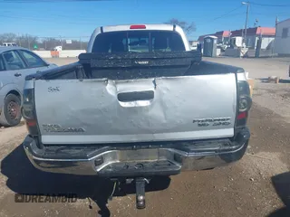 2006 Toyota Tacoma PreRunner z VIN 5TETU62N36Z173176, wystawiony jako IAAI lot #41697046 z przebiegiem 187 409 mil mil oraz . Historia ofert i sprzedaży dostępna na DreamBid. Obrazek 16.