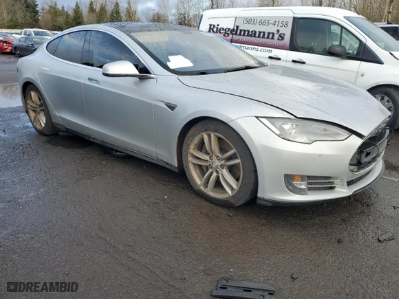 2014 Tesla Model S 60 kWh Battery with VIN 5YJSA1H13EFP28607, listed as a Copart auction lot 48899785 with 0 mi miles and Salvage Title. Bid and sale history available at carsss.com. Image 4.