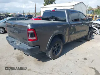 2019 Ram 1500 Rebel z VIN 1C6SRFLT2KN696557, wystawiony jako IAAI lot #42110931 z przebiegiem 81 372 mil mil oraz . Historia ofert i sprzedaży dostępna na DreamBid. Obrazek 4.
