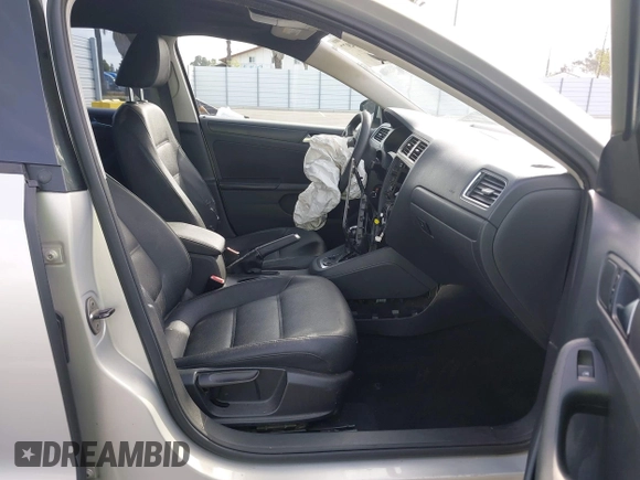 2011 Volkswagen Jetta SE with VIN 3VWDZ7AJ3BM369312, listed as a IAAI auction lot 42044977 with 107,695 mi miles and . Bid and sale history available at DreamBid. Image 5.