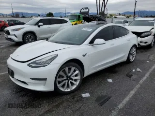 2019 Tesla Model 3 Mid Range z VIN 5YJ3E1EA3KF337854, wystawiony jako Copart lot #48472855 z przebiegiem 113 562 mil mil oraz Szkoda całkowita • Salvage title. Historia ofert i sprzedaży dostępna na DreamBid. Obrazek 1.