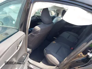 2025 Toyota Camry LE z VIN 4T1DAACK5SU071607, wystawiony jako IAAI lot #42377715 z przebiegiem Nie podano mil oraz . Historia ofert i sprzedaży dostępna na DreamBid. Obrazek 8.