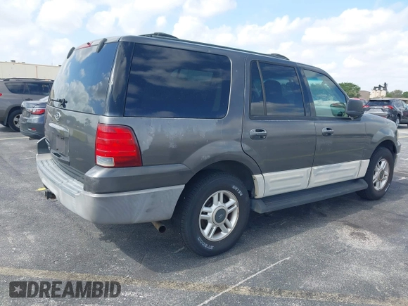 2003 Ford Expedition Special Service with VIN 1FMRU15W13LA15281, listed as a IAAI auction lot 42060325 with 143,869 mi miles. Bid and sale history available at carsss.com. Image 4.