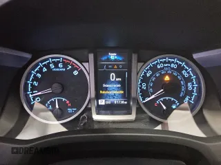 2022 Toyota Tacoma SR5 z VIN 3TMAZ5CN8NM183375, wystawiony jako Copart lot #57228025 z przebiegiem 81 738 mil mil oraz Czysty tytuł • Clean title. Historia ofert i sprzedaży dostępna na DreamBid. Obrazek 9.