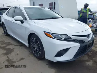 2018 Toyota Camry LE z VIN 4T1B11HK4JU658105, wystawiony jako IAAI lot #42078337 z przebiegiem 117 737 mil mil oraz . Historia ofert i sprzedaży dostępna na DreamBid. Obrazek 1.
