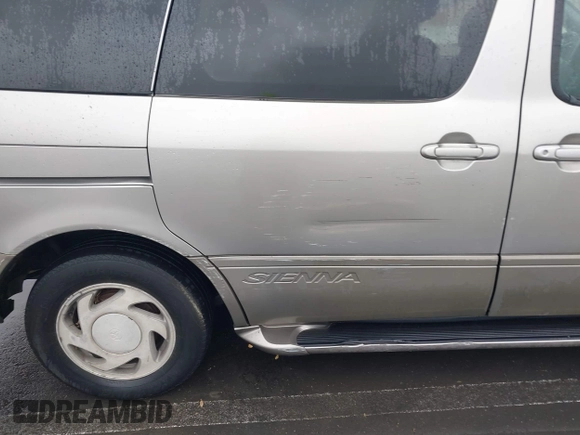 2001 Toyota Sienna LE with VIN 4T3ZF13CX1U400520, listed as a IAAI auction lot 41725348 with 258,267 mi miles. Bid and sale history available at carsss.com. Image 6.