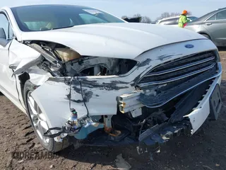 2013 Ford Fusion SE with VIN 3FA6P0HR8DR263468, listed as a IAAI auction lot 41783303 with 115,353 mi miles. Bid and sale history available at carsss.com. Image 6.
