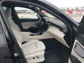 2023 Maserati Grecale Modena z VIN ZN682AVM6P7413121, wystawiony jako IAAI lot #42092049 z przebiegiem 8 132 mil mil oraz . Historia ofert i sprzedaży dostępna na DreamBid. Obrazek 5.