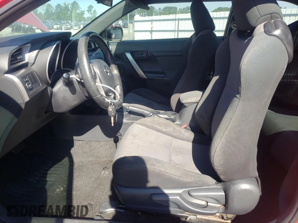 2015 Scion tC z VIN JTKJF5C78F3091348, wystawiony jako Copart lot #54659525 z przebiegiem 229 840 mil mil oraz Szkoda całkowita • Salvage title. Historia ofert i sprzedaży dostępna na DreamBid. Obrazek 7.