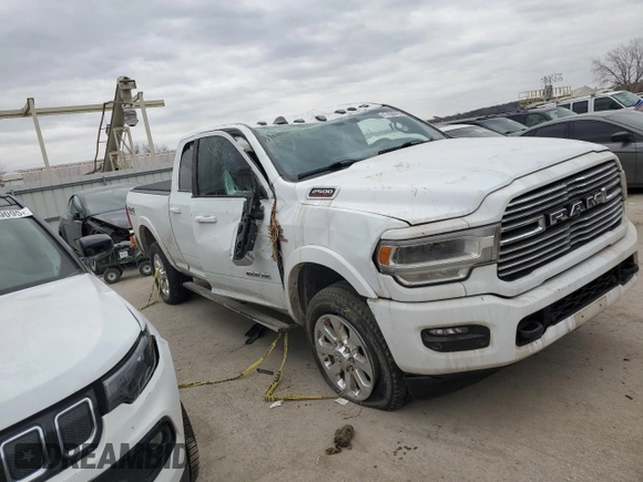 2020 Ram 2500 Laramie z VIN 3C6UR5FL1LG235410, wystawiony jako Copart lot #47436045 z przebiegiem 58 671 mil mil oraz Szkoda całkowita • Salvage title. Historia ofert i sprzedaży dostępna na DreamBid. Obrazek 4.