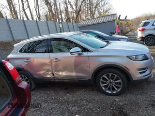 2019 Lincoln MKC Select with VIN 5LMCJ2D97KUL16479, listed as a IAAI auction lot 41789894 with 45,700 mi miles. Bid and sale history available at carsss.com. Image 13.