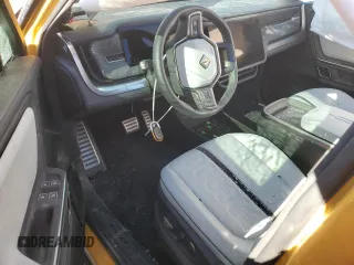 2022 Rivian R1T Launch Edition z VIN 7FCTGAAL2NN011755, wystawiony jako Copart lot #81940684 z przebiegiem Nie podano mil oraz Szkoda całkowita • Salvage title. Historia ofert i sprzedaży dostępna na DreamBid. Obrazek 8.