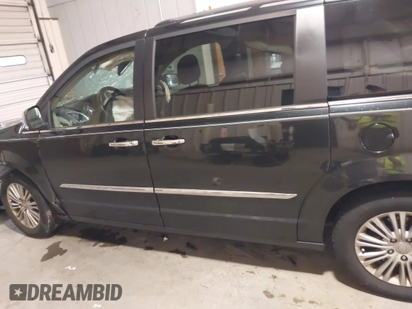 2016 Chrysler Town & Country Touring-L with VIN 2C4RC1CG5GR149551, listed as a IAAI auction lot 40909068 with 159,782 mi miles. Bid and sale history available at carsss.com. Image 13.