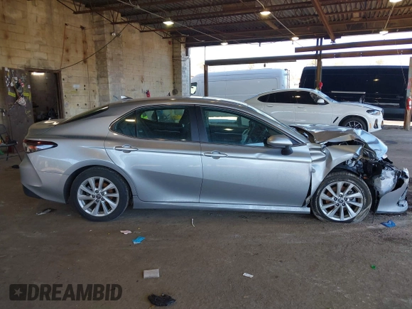 2023 Toyota Camry LE z VIN 4T1C11AK5PU127664, wystawiony jako IAAI lot #41653925 z przebiegiem 24 378 mil mil oraz . Historia ofert i sprzedaży dostępna na DreamBid. Obrazek 13.