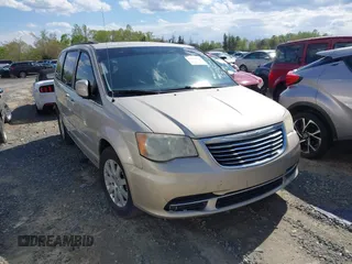 2013 Chrysler Town & Country Touring with VIN 2C4RC1BG8DR559824, listed as a IAAI auction lot 41818237 with 211,248 mi miles. Bid and sale history available at carsss.com. Image 1.