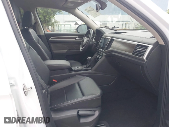 2022 Volkswagen Atlas SE with VIN 1V2WR2CA2NC517904, listed as a IAAI auction lot 42110920 with 34,799 mi miles and . Bid and sale history available at DreamBid. Image 5.