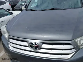 2011 Toyota Highlander with VIN 5TDZK3EH8BS027822, listed as a IAAI auction lot 42051111 with 174,290 mi miles. Bid and sale history available at carsss.com. Image 17.