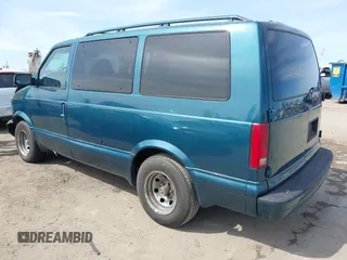 2001 GMC Safari with VIN 1GKDM19W61B514268, listed as a IAAI auction lot 41936185 with 159,881 mi miles and . Bid and sale history available at carsss.com. Image 3.
