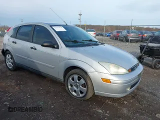2002 Ford Focus ZX5 z VIN 3FAFP37302R233988, wystawiony jako IAAI lot #41934739 z przebiegiem 92 151 mil mil oraz . Historia ofert i sprzedaży dostępna na DreamBid. Obrazek 1.