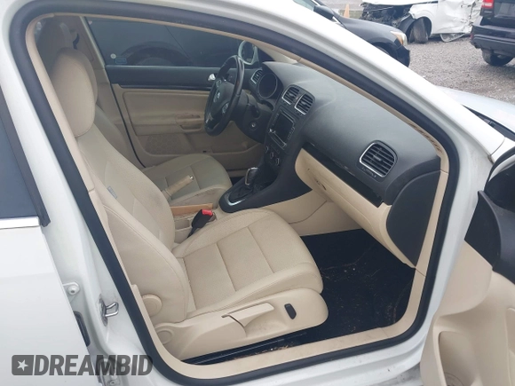 2014 Volkswagen Jetta TDI w/Sunroof & Nav with VIN 3VWPL7AJ1EM610321, listed as a IAAI auction lot 42701127 with 113,694 mi miles and . Bid and sale history available at DreamBid. Image 5.